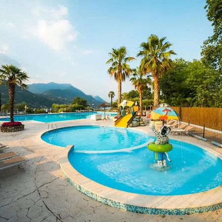 Weekend Glamping Resort San Felice del Benaco Bagian luar foto