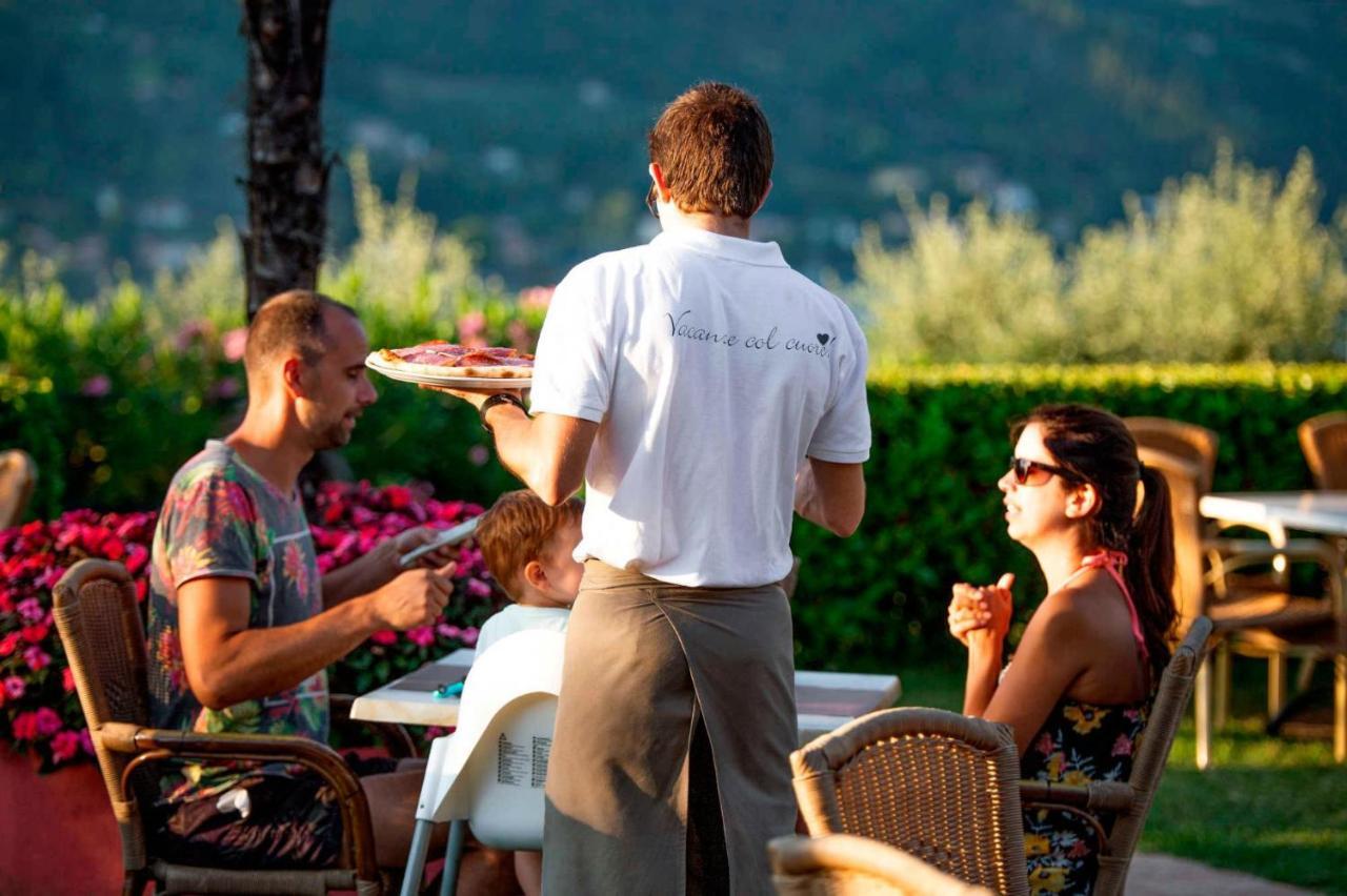 Weekend Glamping Resort San Felice del Benaco Bagian luar foto