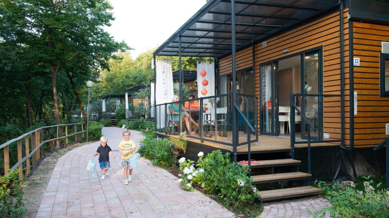 Weekend Glamping Resort San Felice del Benaco Bagian luar foto