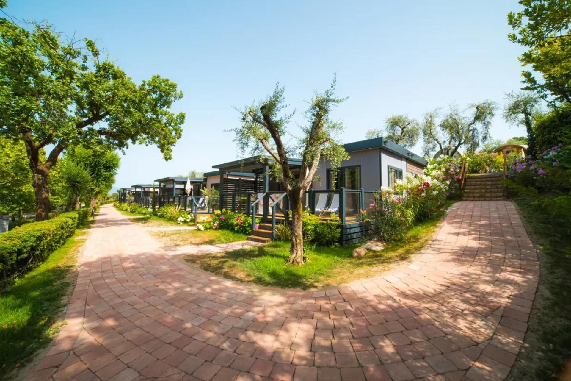 Weekend Glamping Resort San Felice del Benaco Bagian luar foto