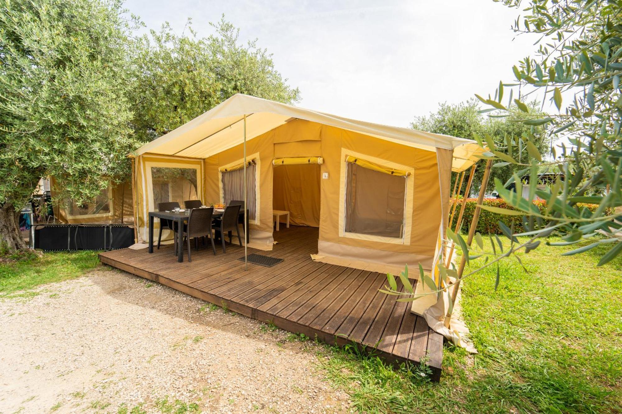Weekend Glamping Resort San Felice del Benaco Ruang foto
