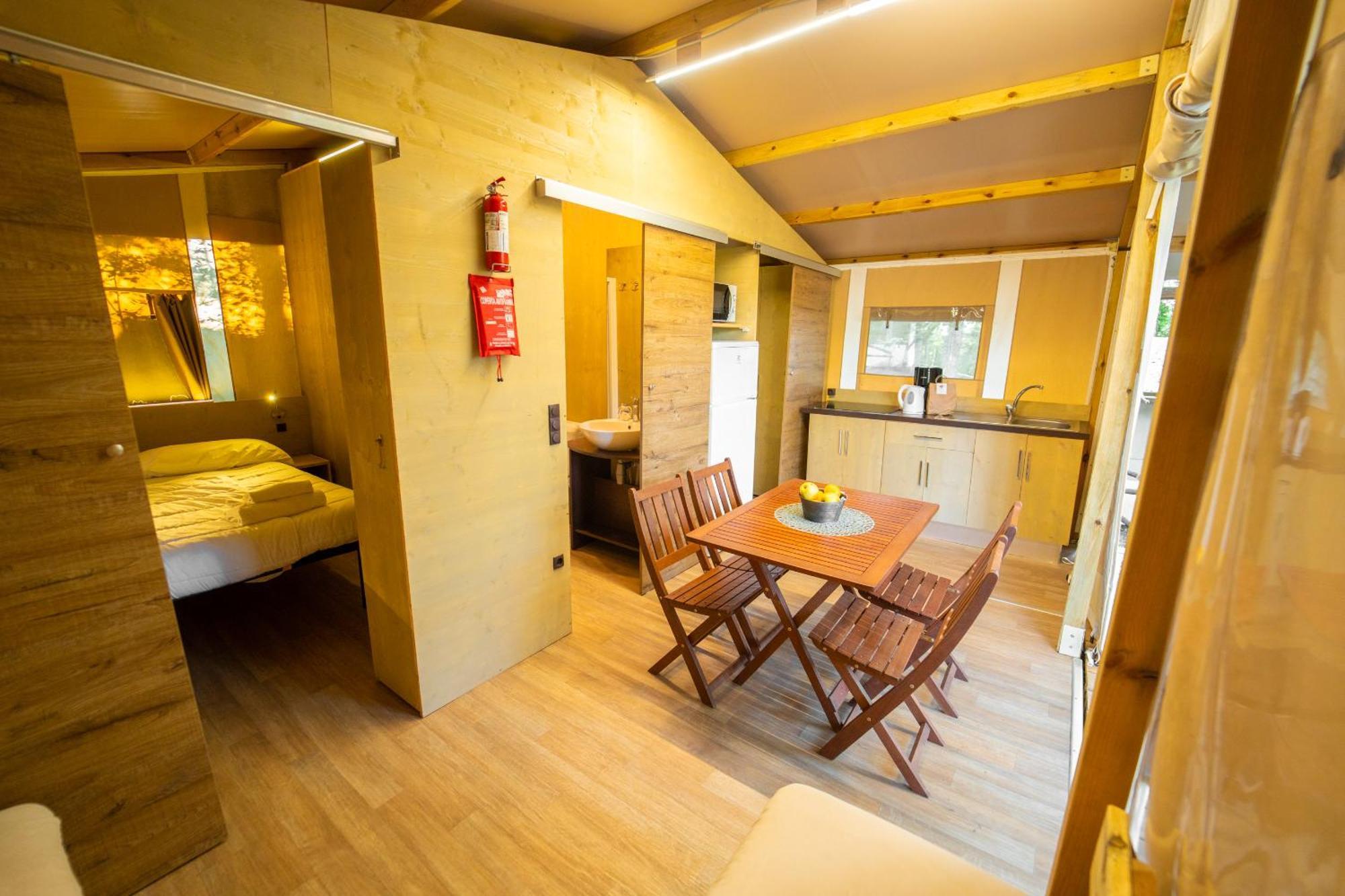 Weekend Glamping Resort San Felice del Benaco Ruang foto